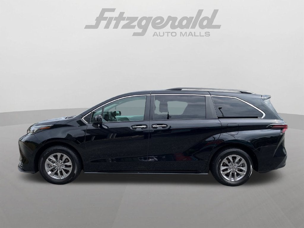 2025 Toyota Sienna XLE 8 Passenger