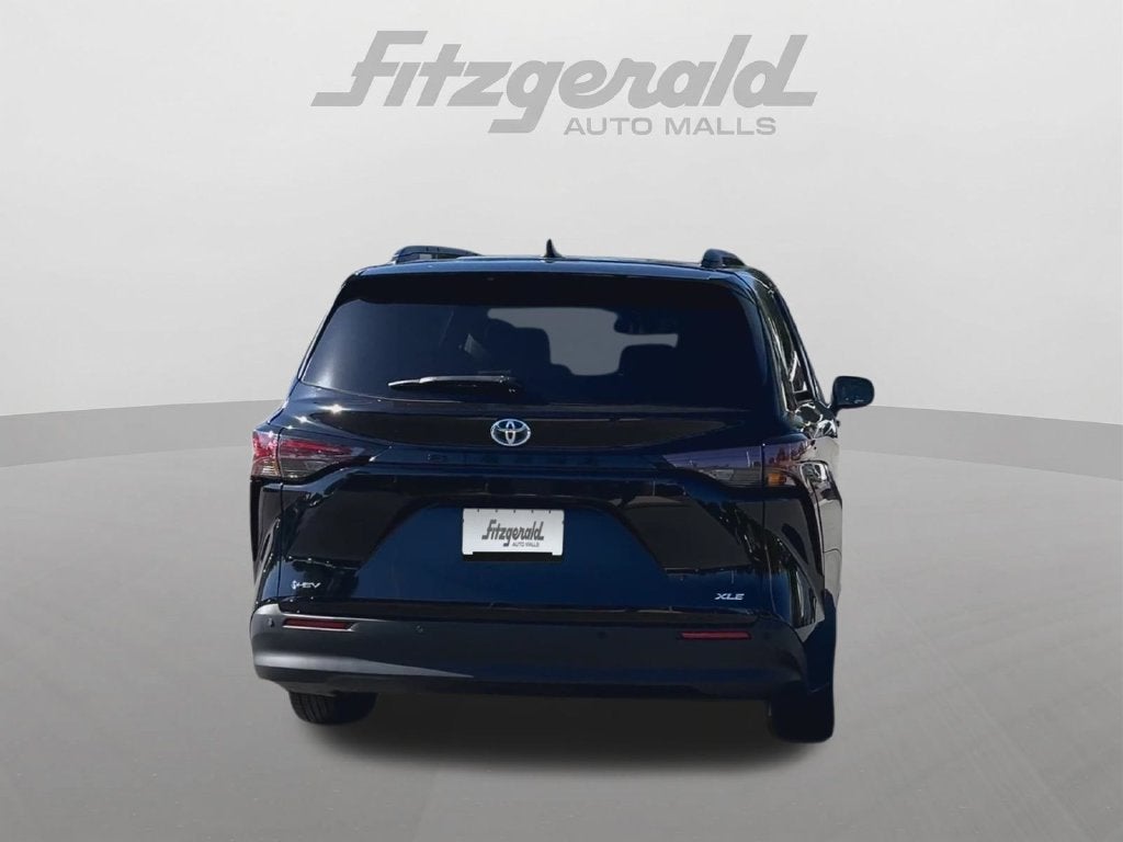 2025 Toyota Sienna XLE 8 Passenger