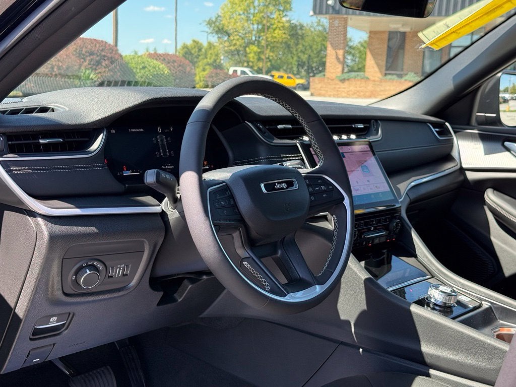 2027 Jeep Grand Cherokee Laredo X