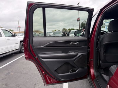 2025 Jeep Grand Cherokee L Laredo 4x4