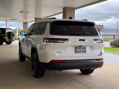 2027 Jeep Grand Cherokee Laredo Altitude