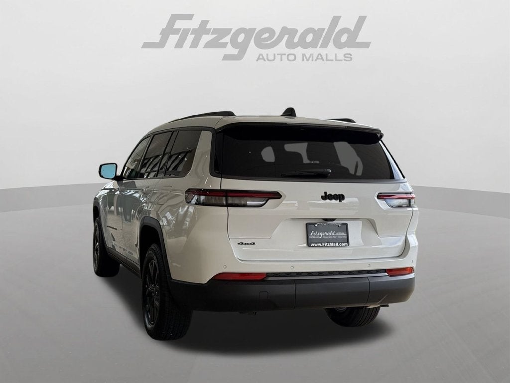 2027 Jeep Grand Cherokee Laredo Altitude