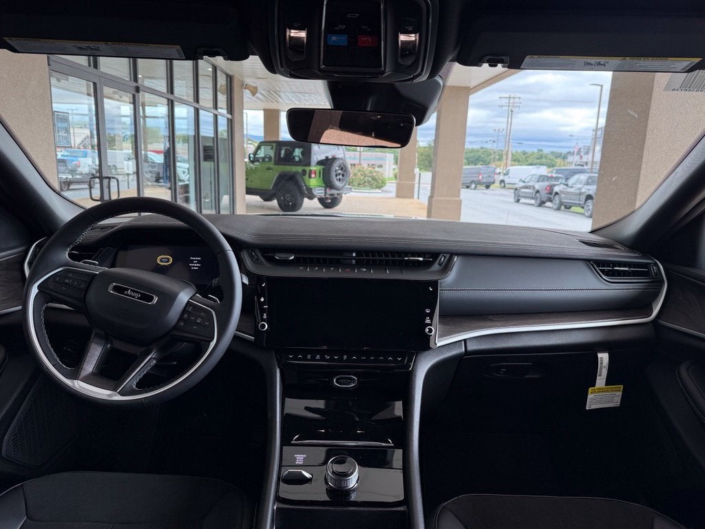 2027 Jeep Grand Cherokee Laredo Altitude