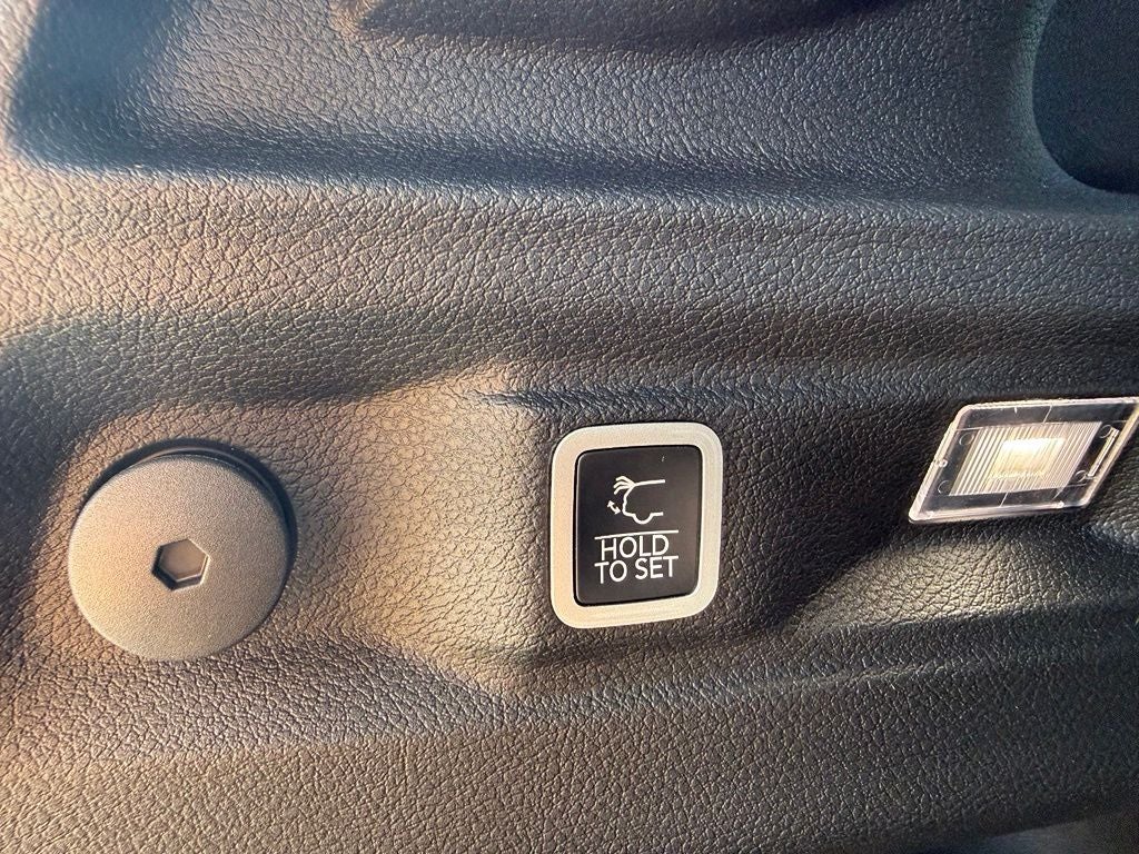 2027 Jeep Grand Cherokee Laredo Altitude