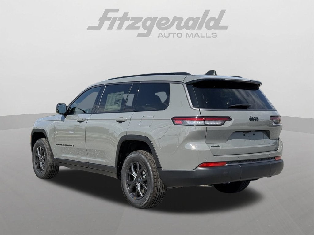 2027 Jeep Grand Cherokee Laredo Altitude