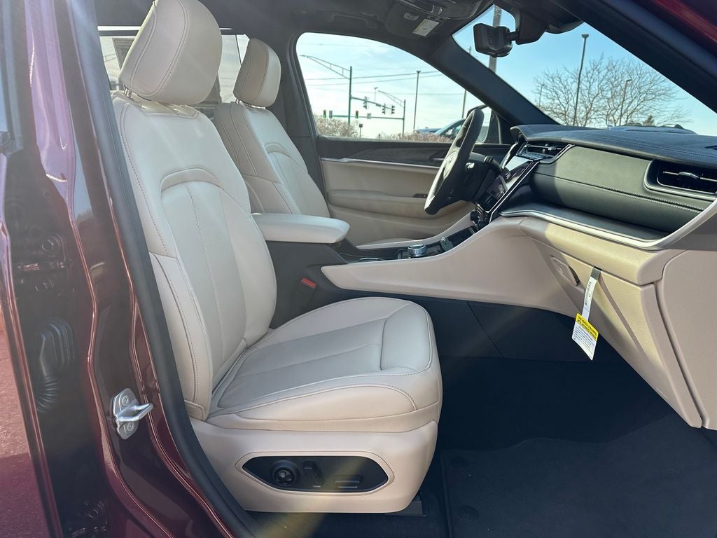 2025 Jeep Grand Cherokee GRAND CHEROKEE L LIMITED 4X4