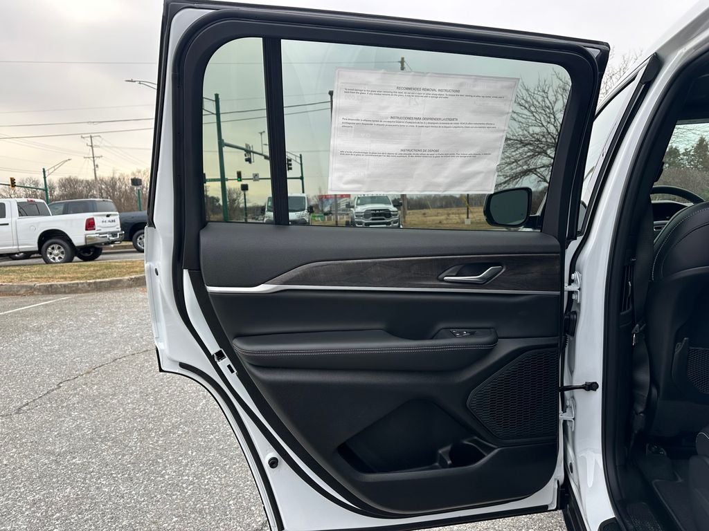 2025 Jeep Grand Cherokee GRAND CHEROKEE L LIMITED 4X4