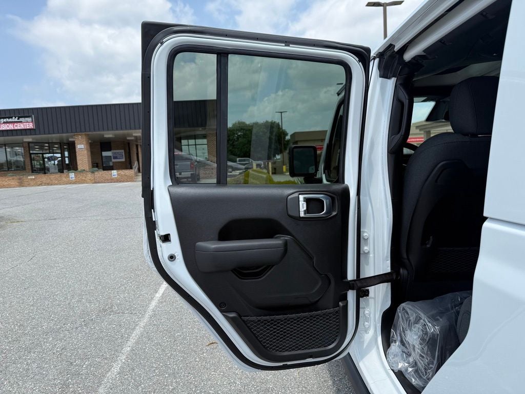 2026 Jeep Gladiator GLADIATOR SHADOW OPS 4X4