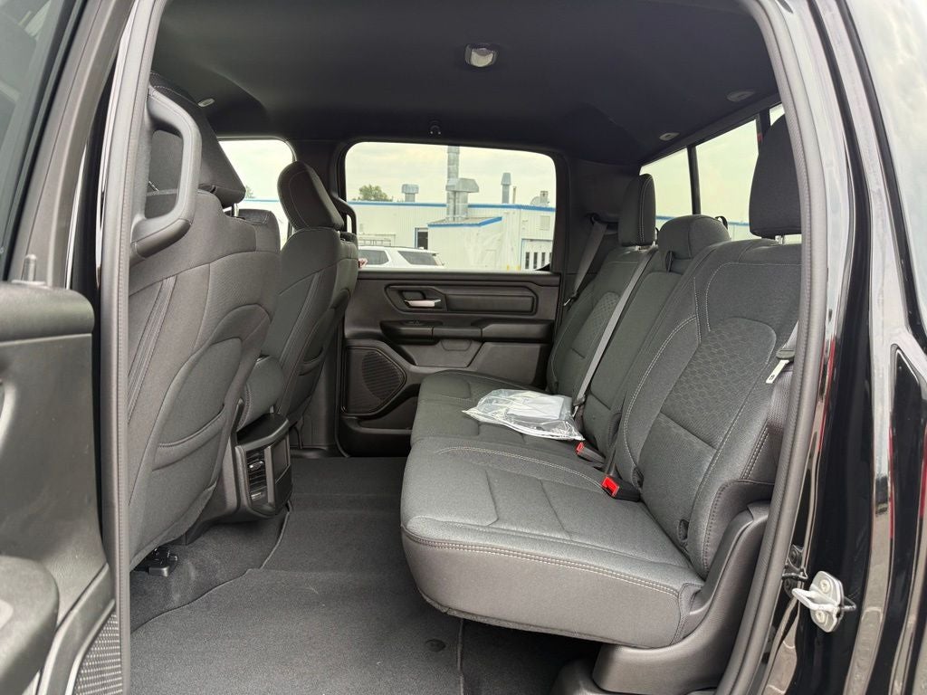 2026 RAM Ram 1500 RAM 1500 EXPRESS CREW CAB 4X4 6'4' BOX