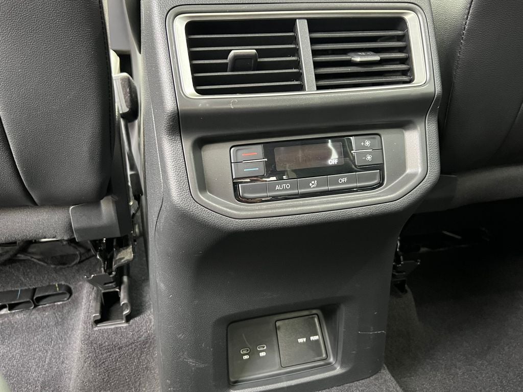 2024 Volkswagen Atlas 2.0T Peak Edition SE w/Technology