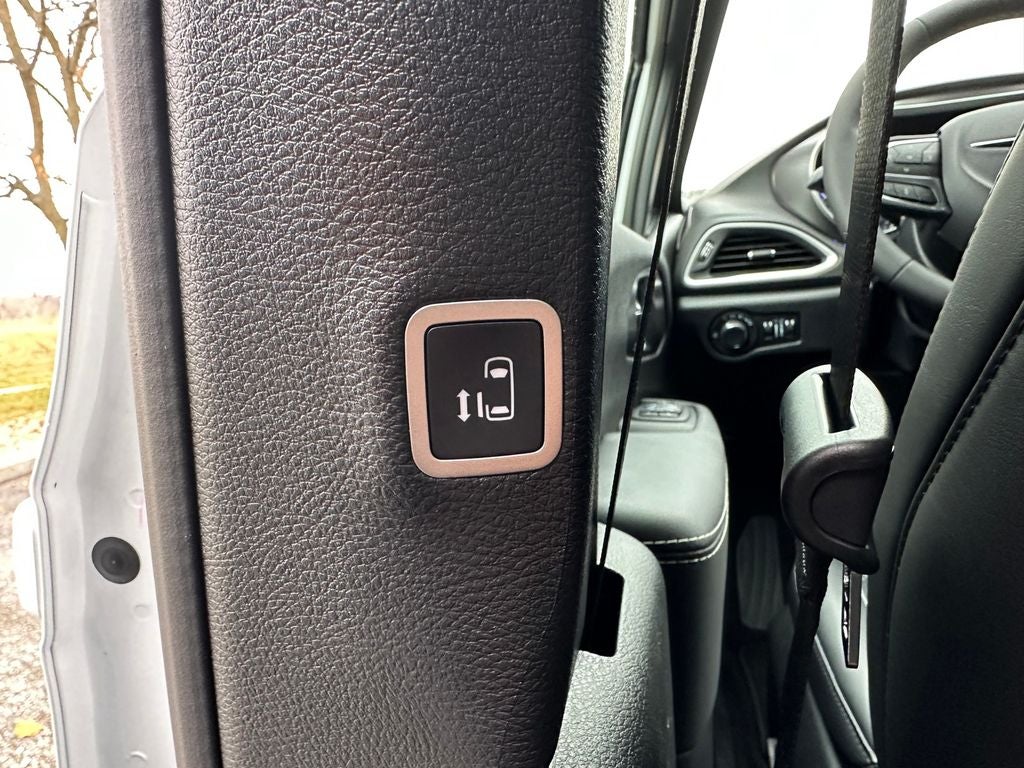 2026 Chrysler Voyager VOYAGER LX