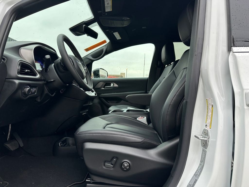 2026 Chrysler Voyager VOYAGER LX