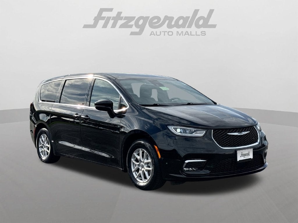 2024 Chrysler Pacifica Touring