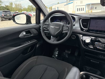 2024 Chrysler Pacifica Touring