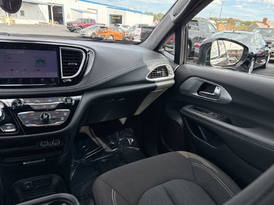 2024 Chrysler Pacifica Touring