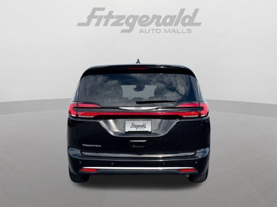 2024 Chrysler Pacifica Touring