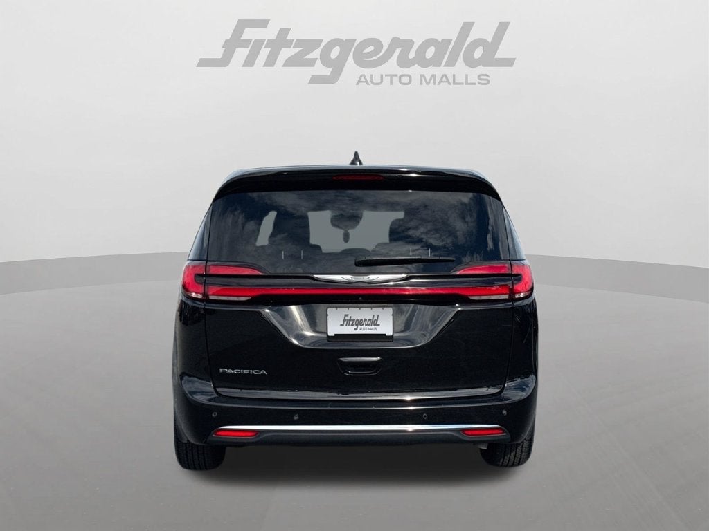2024 Chrysler Pacifica Touring