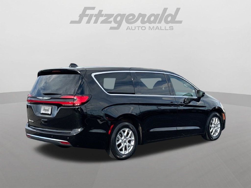 2024 Chrysler Pacifica Touring