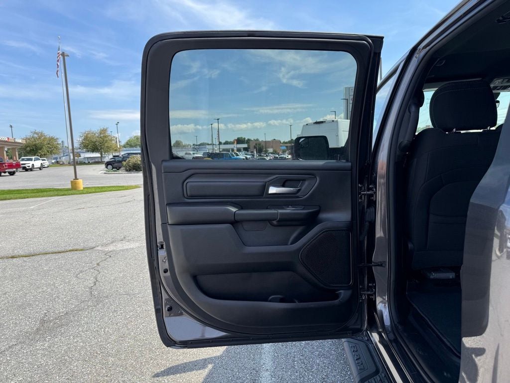 2026 RAM 1500 Express Crew Cab 4x4 5'7' Box