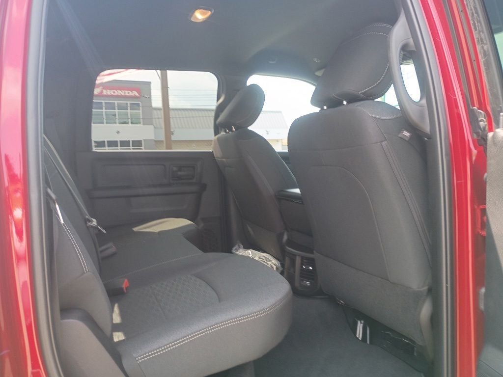 2026 RAM Ram 2500 RAM 2500 BLACK EXPRESS CREW CAB 4X4 6'4' BOX