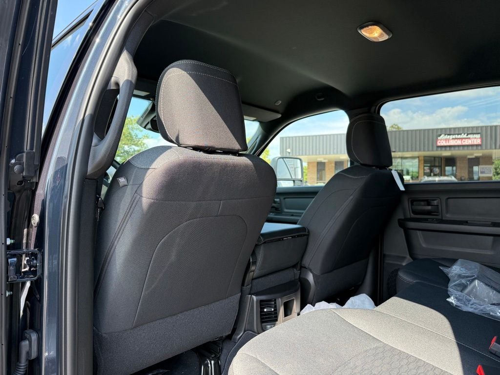 2026 RAM 2500 Black Express Crew Cab 4x4 6'4' Box