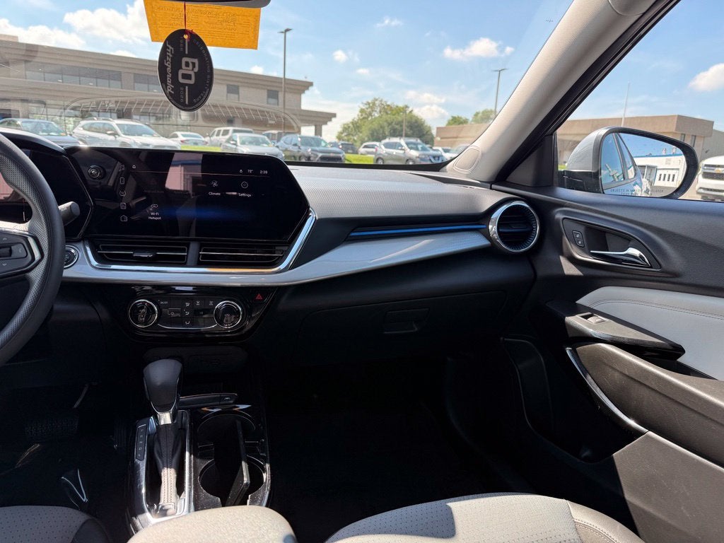 2025 Chevrolet Trax FWD LT