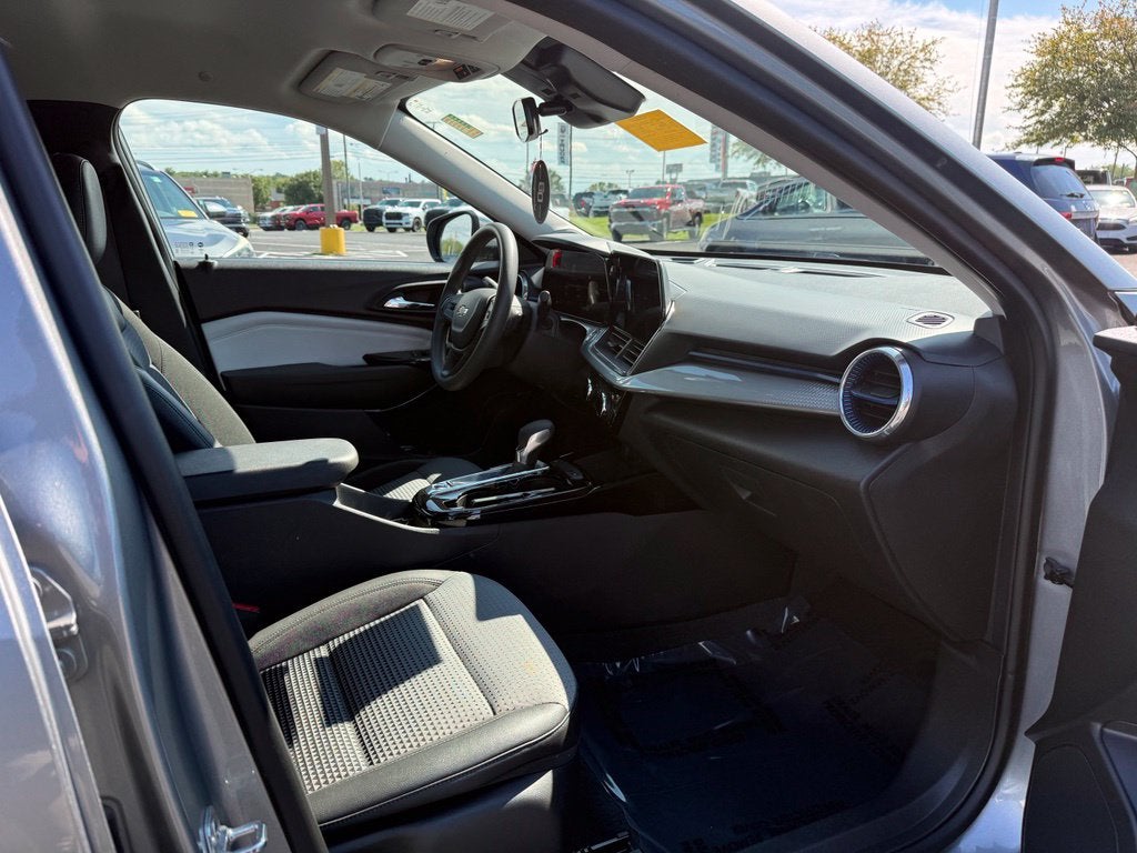 2025 Chevrolet Trax FWD LT