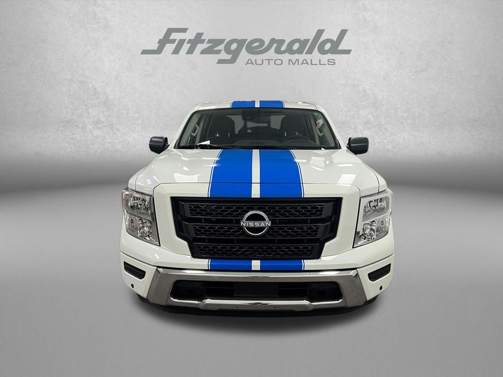 2023 Nissan Titan SV