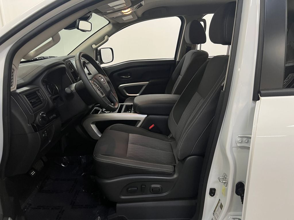 2023 Nissan Titan SV
