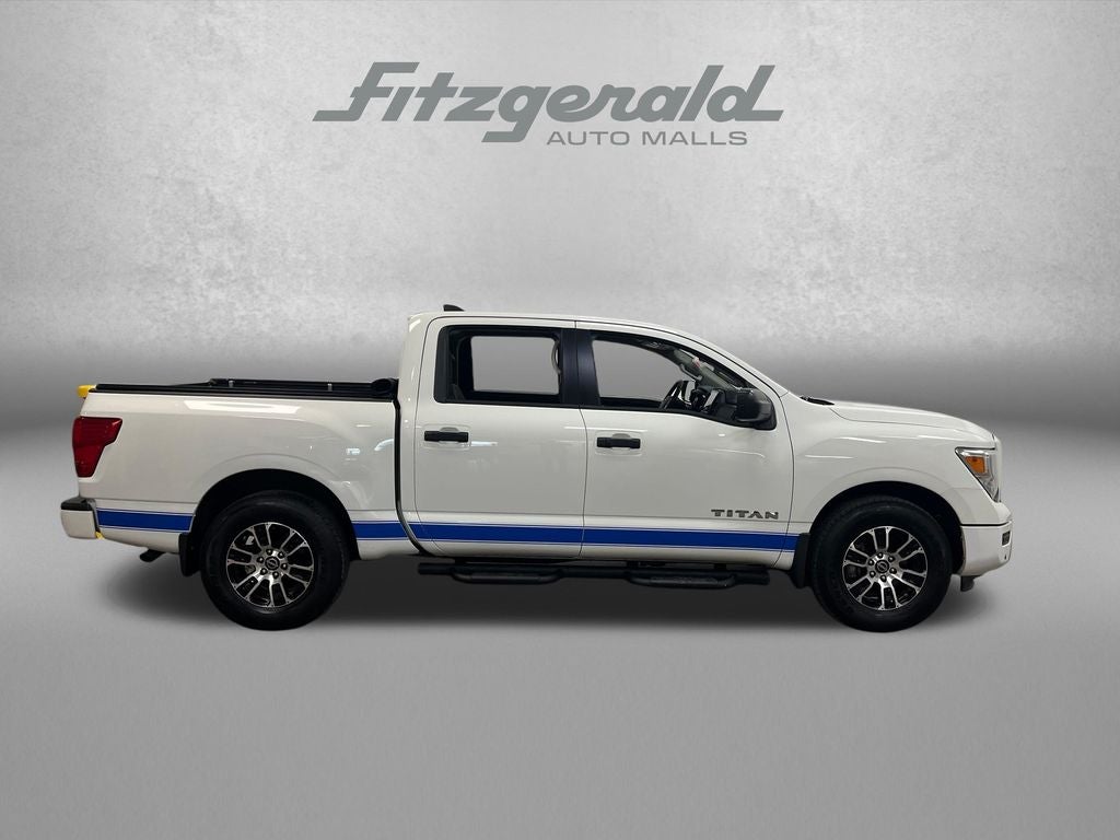 2023 Nissan Titan SV