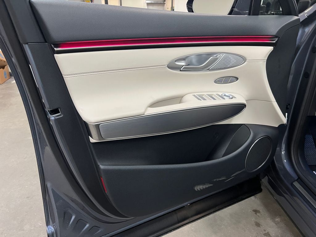 2027 Genesis GV70 2.5T Select