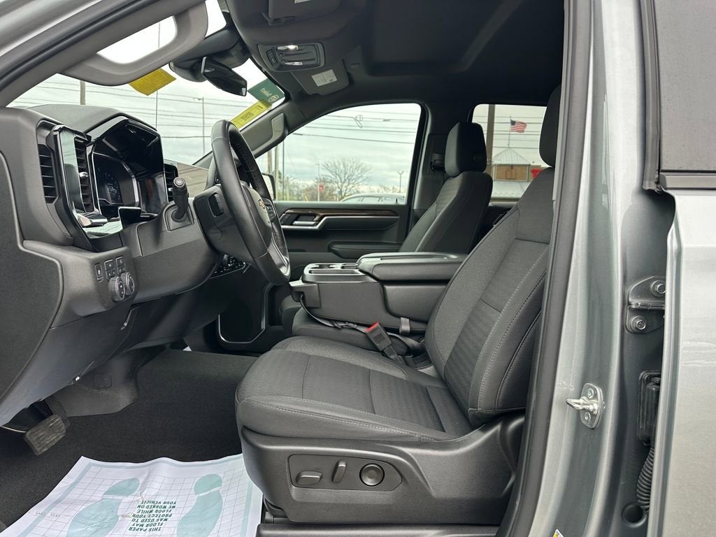 2025 Chevrolet Silverado 1500 LT