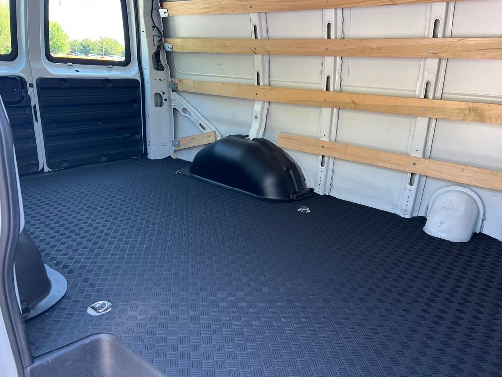 2024 Chevrolet Express Cargo 2500 WT