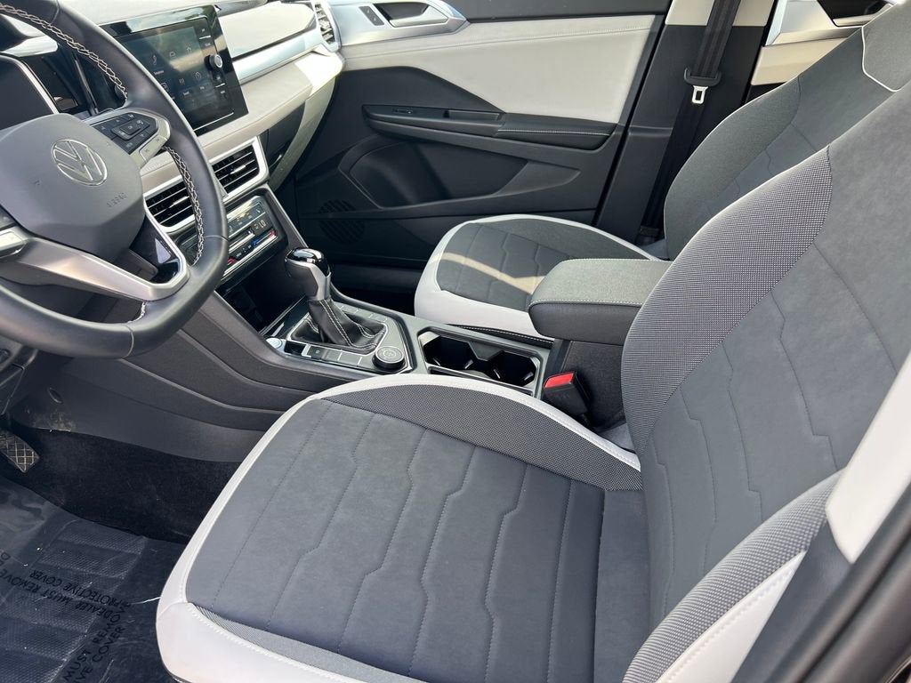 2025 Volkswagen Taos SE