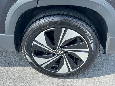 2025 Volkswagen Taos SE