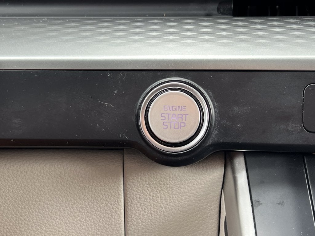 2023 Kia Carnival LX