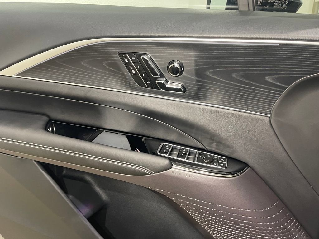 2025 Cadillac LYRIQ Luxury 1