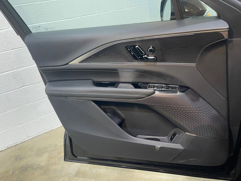 2025 Cadillac LYRIQ Luxury 1