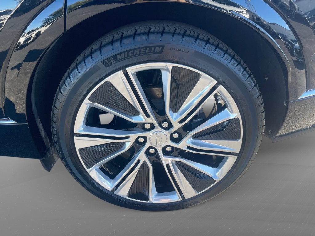2025 Cadillac LYRIQ Luxury 3