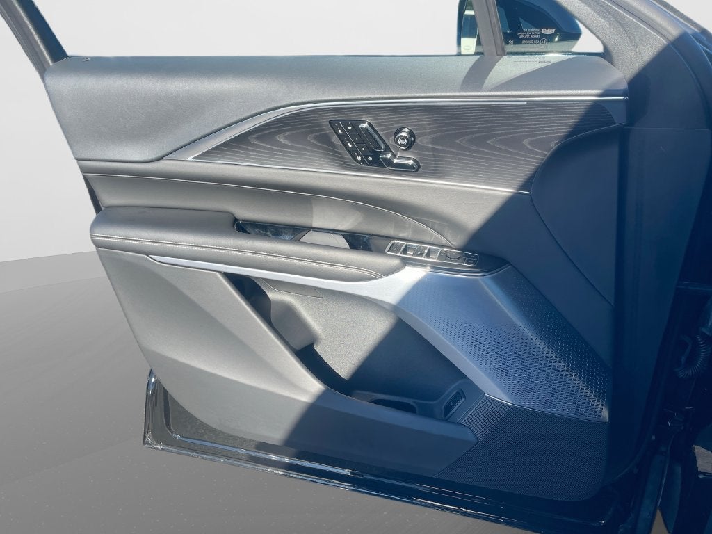 2025 Cadillac LYRIQ Luxury 3
