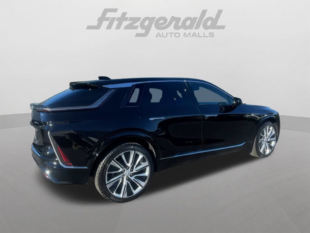2025 Cadillac LYRIQ Luxury 3