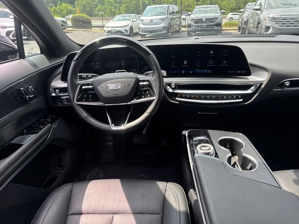 2025 Cadillac LYRIQ Luxury 3