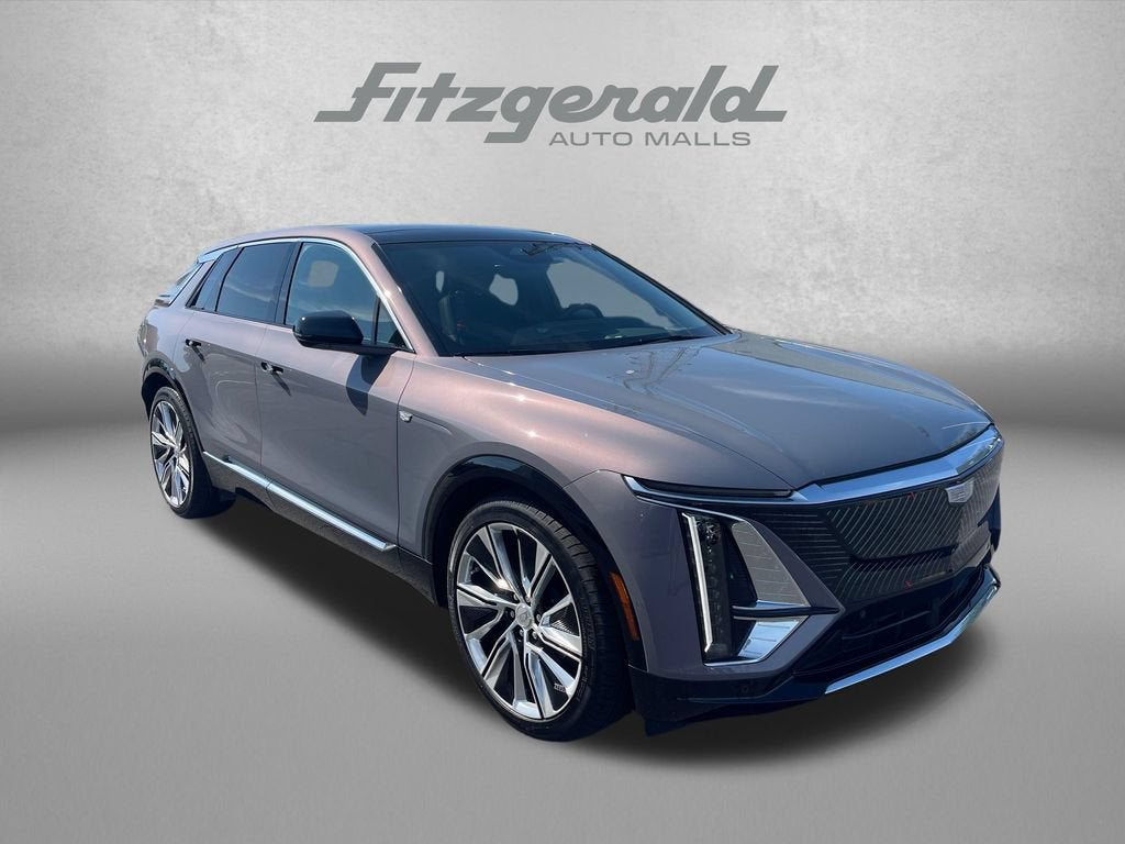 2025 Cadillac LYRIQ Luxury 3