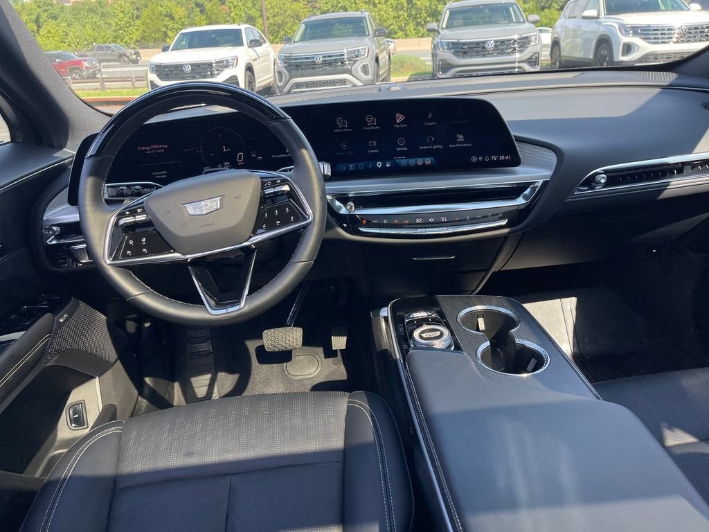 2025 Cadillac LYRIQ Luxury 3
