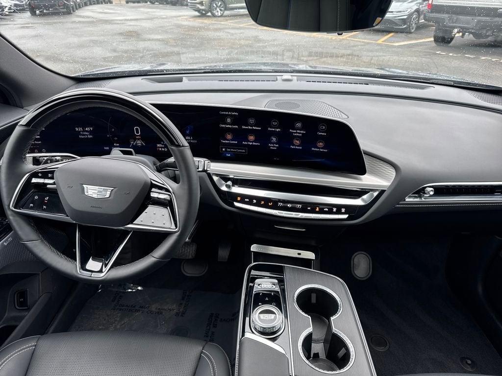 2025 Cadillac LYRIQ Luxury 3