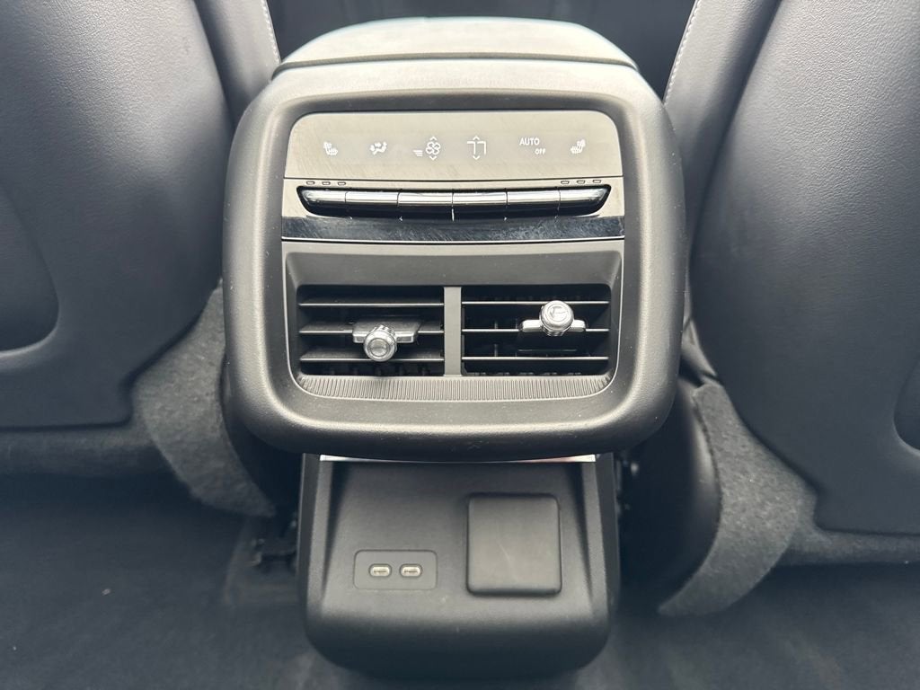 2025 Cadillac LYRIQ Luxury 3