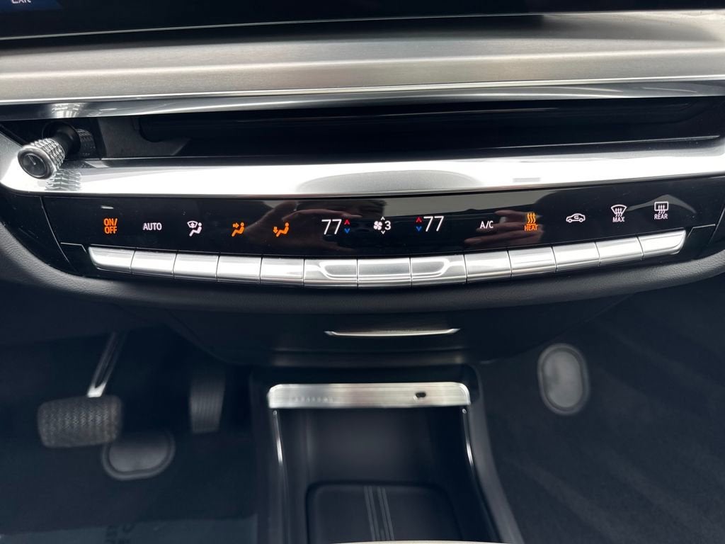 2025 Cadillac LYRIQ Luxury 3