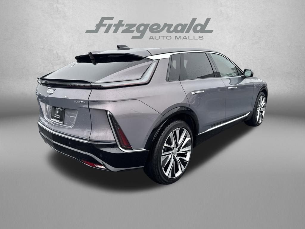 2025 Cadillac LYRIQ Luxury 3