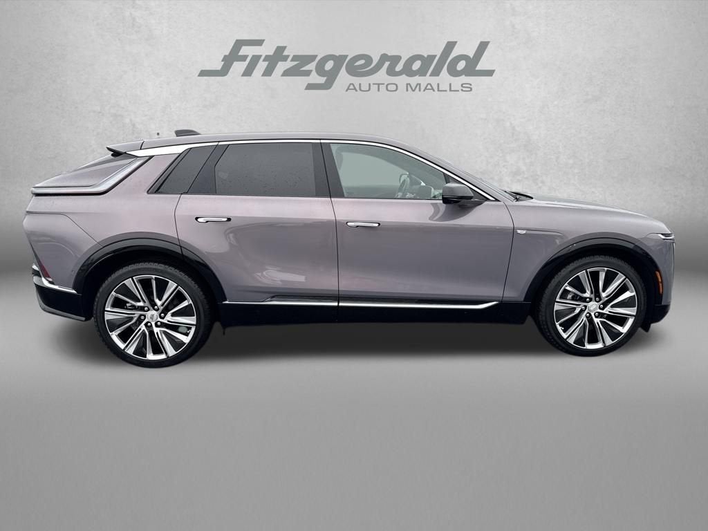 2025 Cadillac LYRIQ Luxury 3