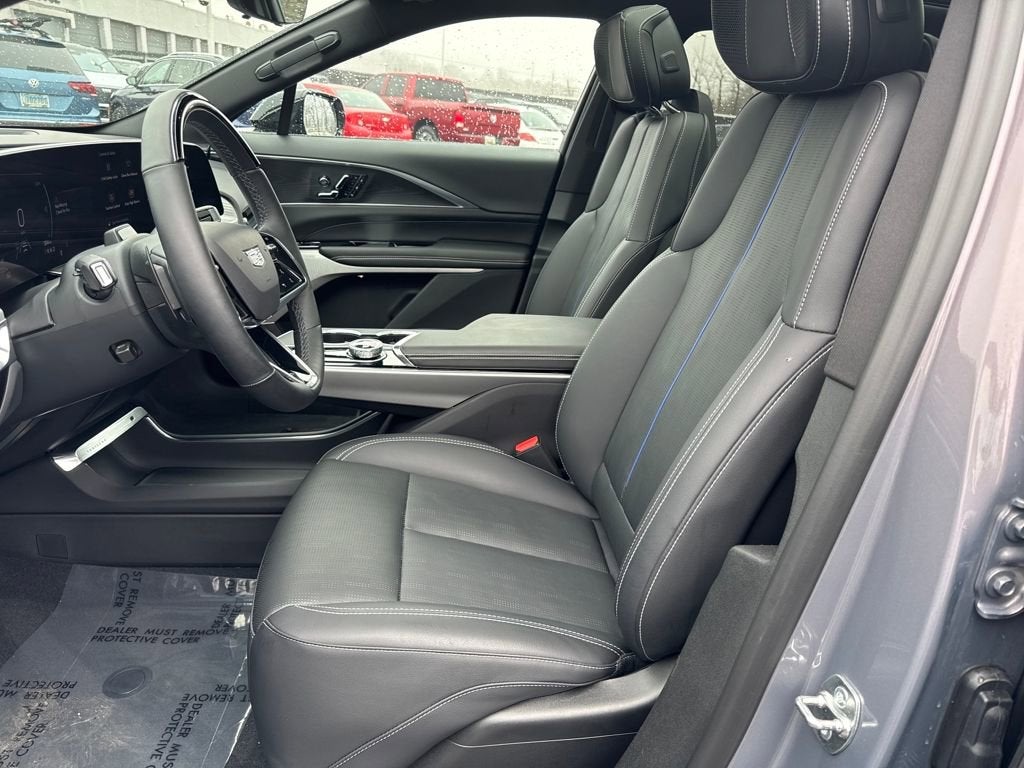 2025 Cadillac LYRIQ Luxury 3